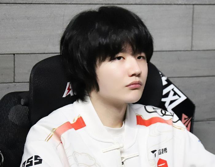 开云下载-WBG碾压DFM，Crisp操刀奇招英雄翻盘入围赛3:1（巴黎）